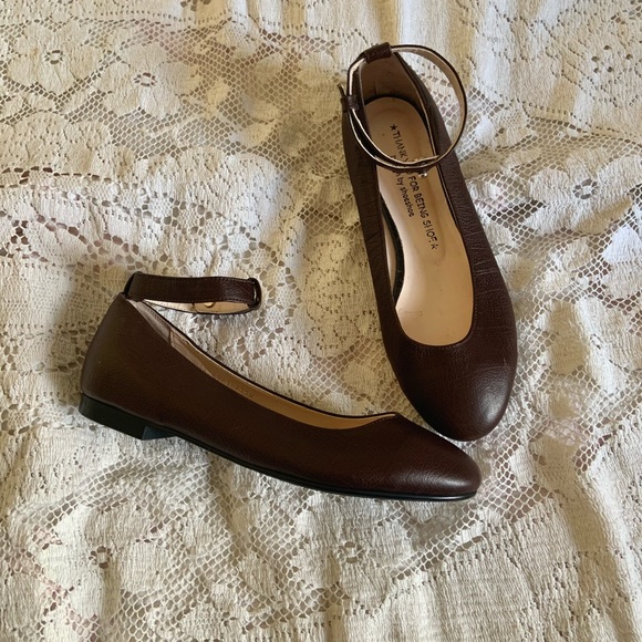 Brown leather ballet flats with ankle straps - Picture 7 of 8
